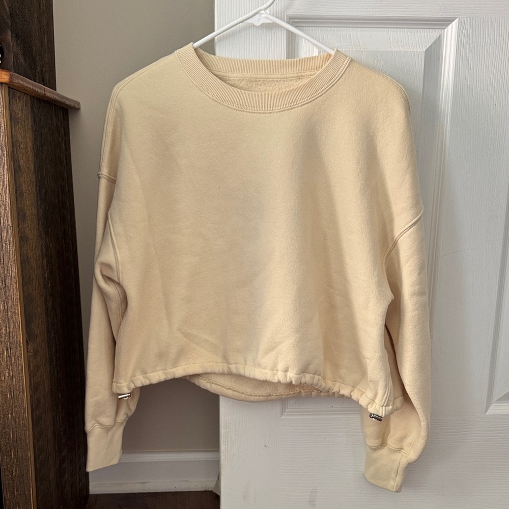 Abercrombie & Fitch Cropped Cream Crewneck Sweatshirt